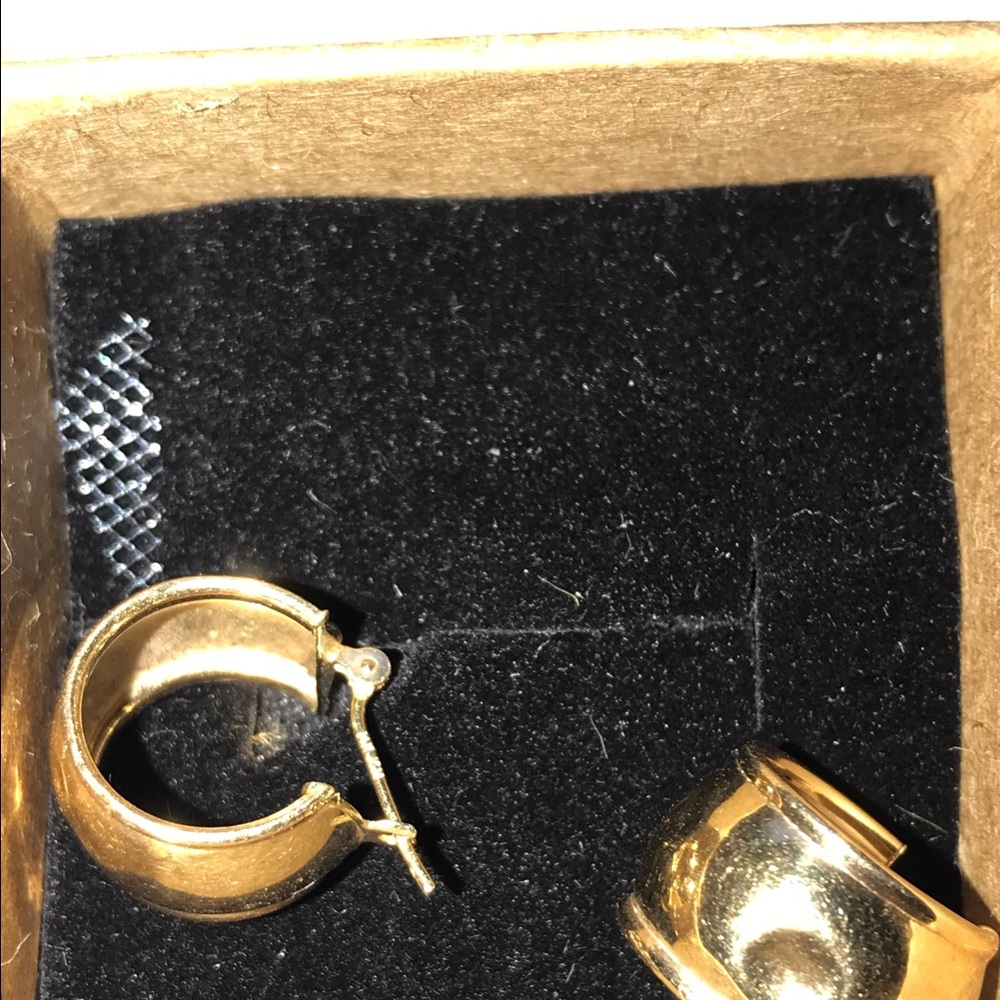 Ladies 14k  gold hoop earrings, please read below - Picture 3 of 7